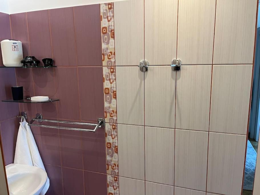 Awesome, 15 Mins To Center Home Budapeste Exterior foto